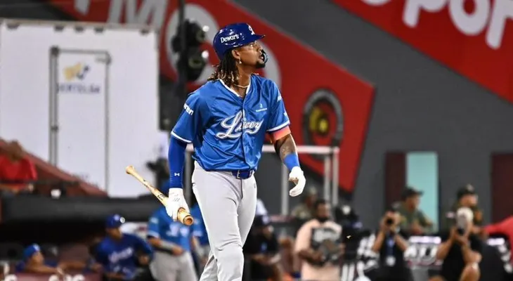 Licey arrolla 14-1 a los Gigantes con jonrones de Alcántara y Hernández