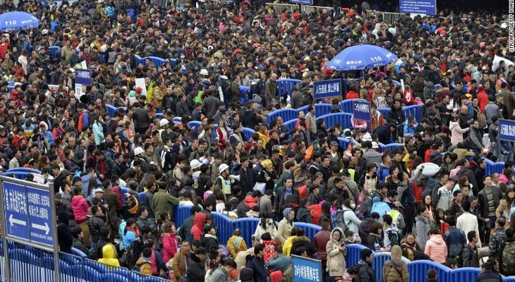 Al menos 38.000 pasajeros quedaron atrapados en una estación de tren en China