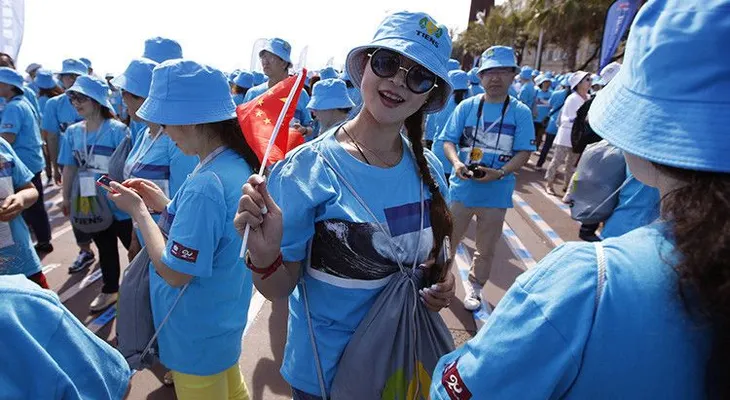 Jefe de ensueño: un empresario chino paga unas vacaciones en España a 2.500 trabajadores