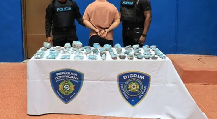 Policía recupera larimar valorado en 1.5 millones tras denuncia de robo en la Zona Colonial