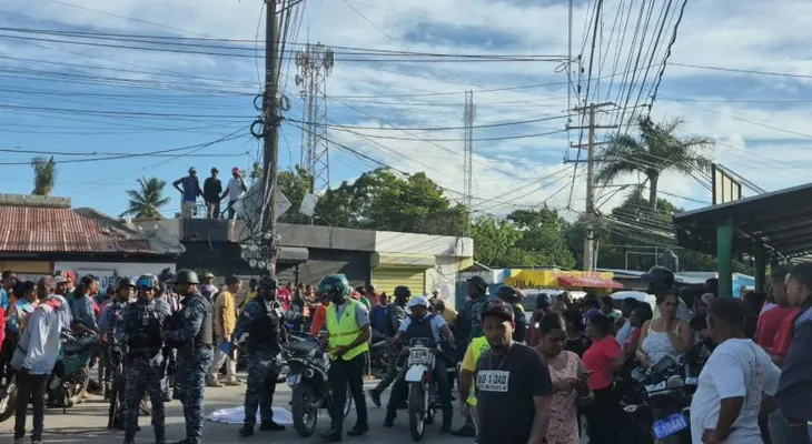 Niña de 6 años muere arrollada por camión cisterna cuando su madre la llevaba a centro de Inaipi en Barahona