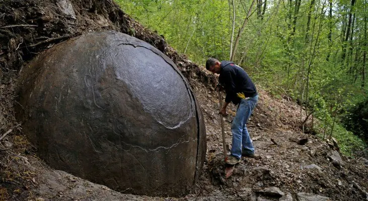 Una enigmática bola gigante desata la polémica entre científicos