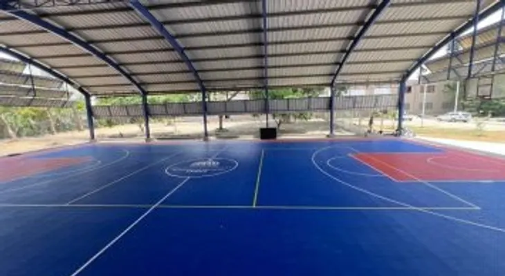 Inefi renueva polideportivo del Politécnico Nuestra Señora de las Mercedes en Santiago