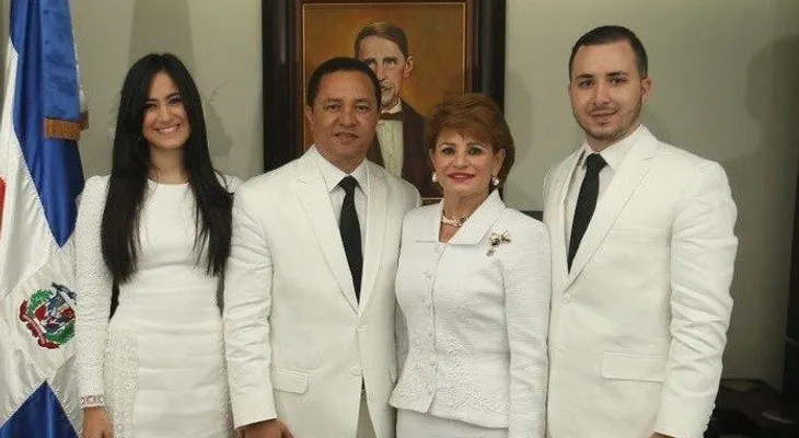 Hijo de Lucía Medina viviendo en Europa cobra RD$125 mil en INDOTEL; uno de Montás 120 mil