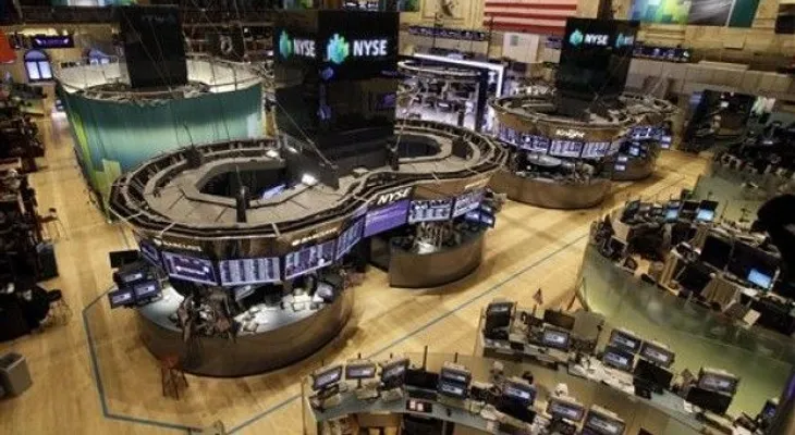 Bolsa en EEUU cierra a la baja ante contracción económica 
