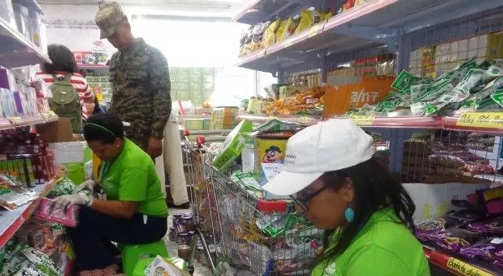 Intervienen  Barrio Chino con miles de productos vencidos