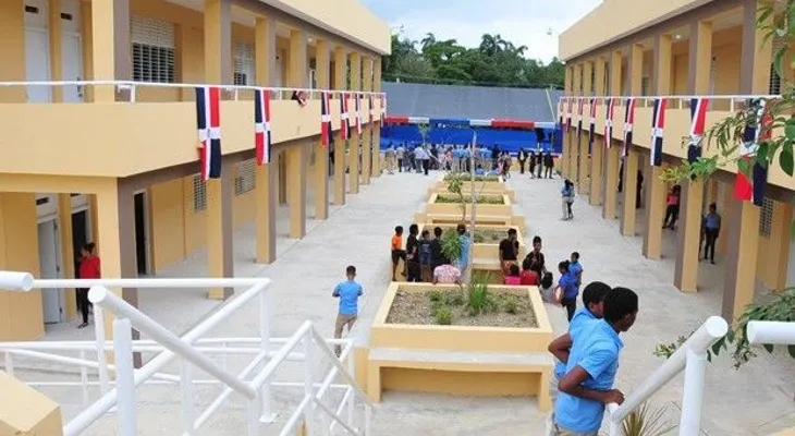 Medina inaugura centros educativos