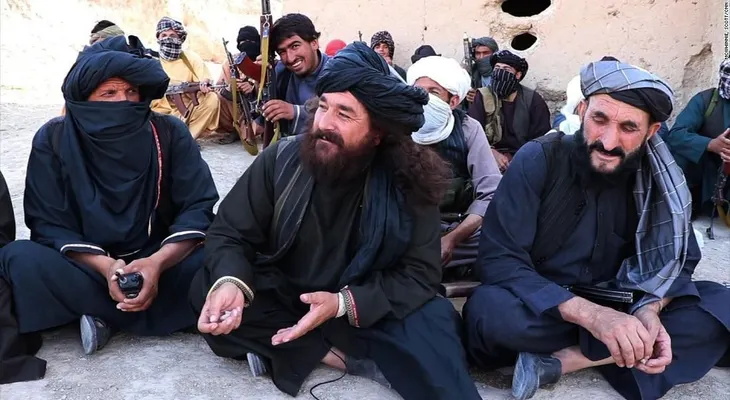 Tras 17 años de guerra, comandantes del Talibán dan señal de apertura a las conversaciones de paz
