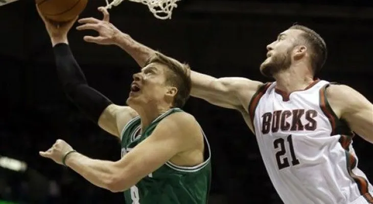 Celtics encadenan sexto triunfo tras vencer a Bucks 