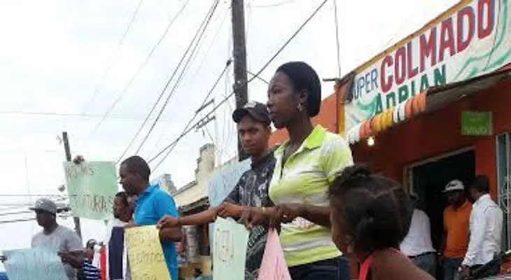 Marchan en reclamo de la  cancelación oficial policial