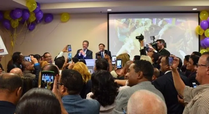 Leonel se reúne con miembros del PLD  en Miami