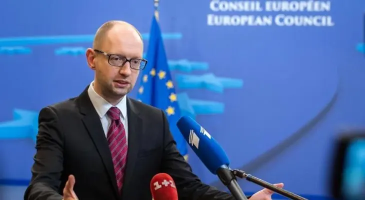 Ucrania firma acuerdo para alinearse con Europa