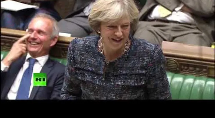 La insinuación sexual de Theresa May a un diputado (VIDEO)