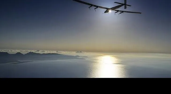 Un avión solar reanuda su viaja por el Mundo (VIDEO)