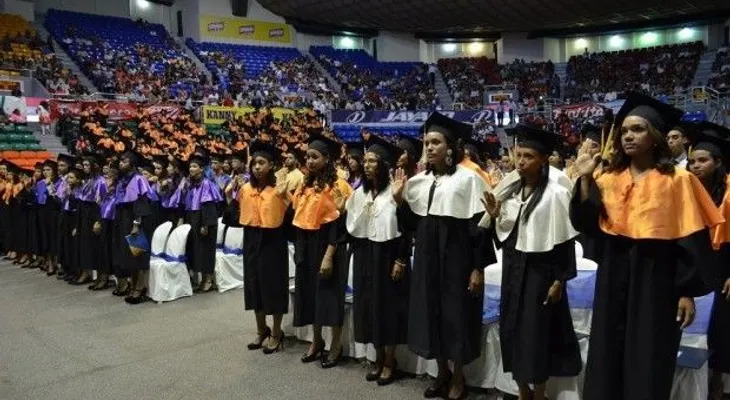 Recinto UASD en Santiago inviste 409 nuevos profesionales 