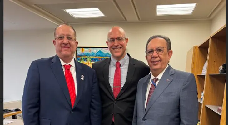 Valdez Albizu y Magín Díaz se reúnen con director FMI