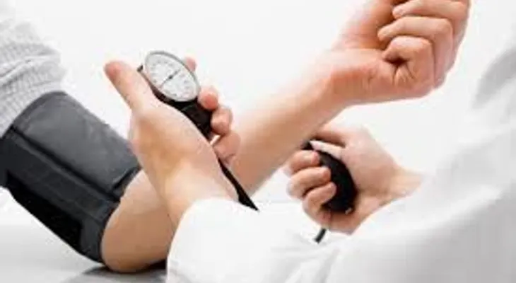 Se puede bajar la presión alta sin medicamentos, dice estudio