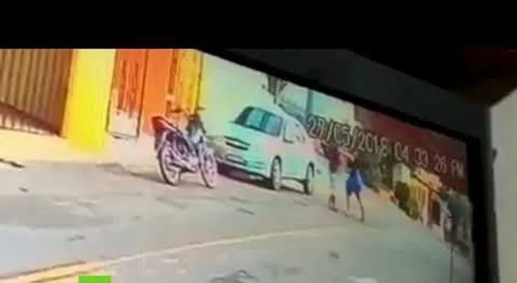 Mujer mata a su marido policía al encontrarlo con su amante en un hotel de Brasil (VIDEO 18+)