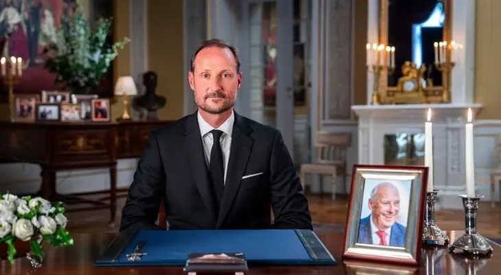 El nuevo rey Haakon VIII honra a su padre Harald V en su primer discurso como monarca