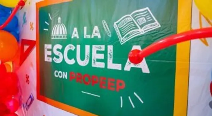 Propeep entrega útiles escolares a niños de Jamao al Medio