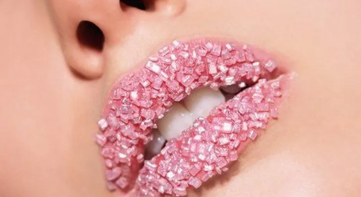 Cómo exfoliar los labios de manera natural