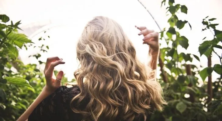 Mantén tu pelo sano e hidratado con estos tips