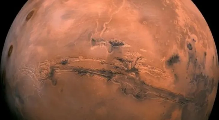 Un lago de agua líquida se esconde bajo la superficie de Marte