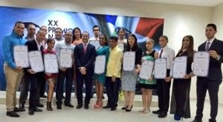 MJ continúa premiando jóvenes a nivel nacional