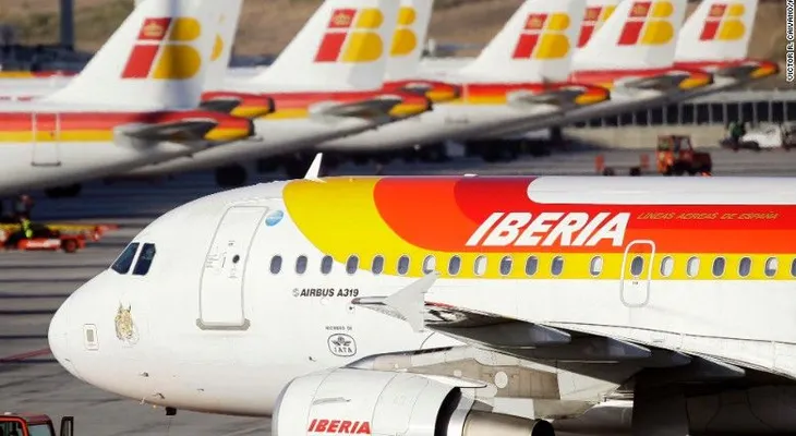 Sancionarán aerolínea española pedía prueba de embarazo a las mujeres para contratarlas