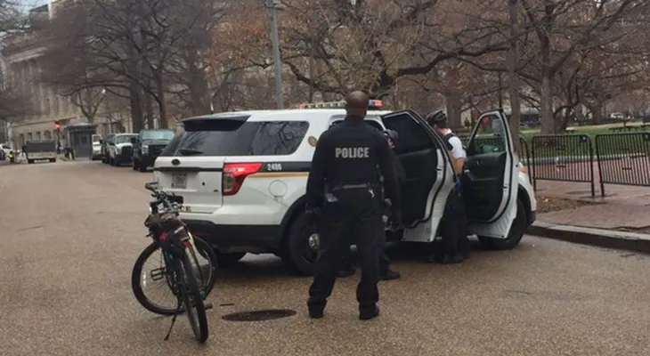 Detienen una persona con un paquete sospechoso frente a la Casa Blanca