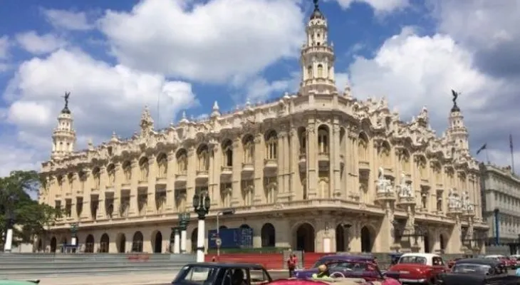 Obama llega al teatro de La Habana donde ofrecerá discurso al pueblo cubano