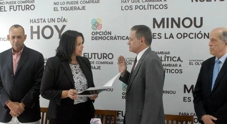 Diputado de PRM se juramenta en Opción Democráta