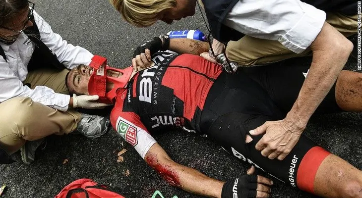 Críticas al Tour de Francia por accidente a 70 kilómetros por hora en etapa