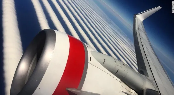 "Volar nunca se sintió tan bien": la increíble formación de nubes captadas desde el aire