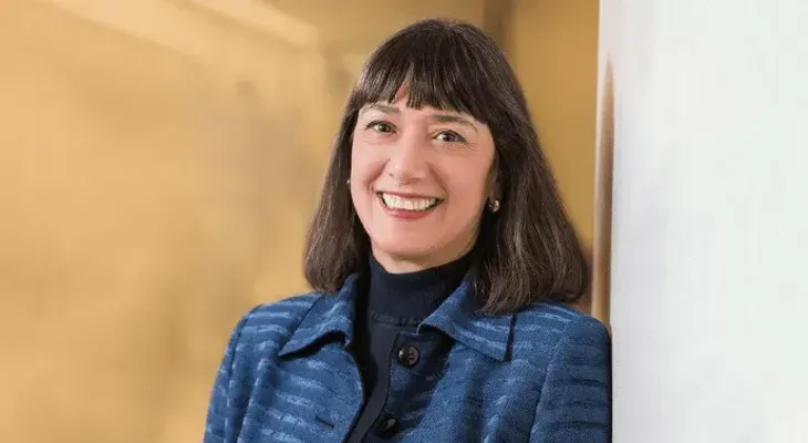 Biden designa primera mujer como directora del Instituto Nacional del Cáncer