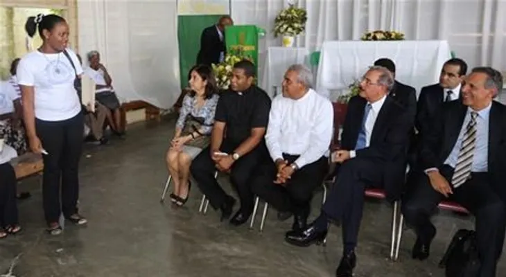 Danilo Medina visita sorpresivamente Los Guaricanos