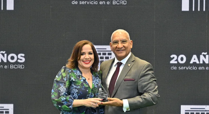 BCRD realiza acto de reconocimiento a personal por tiempo de