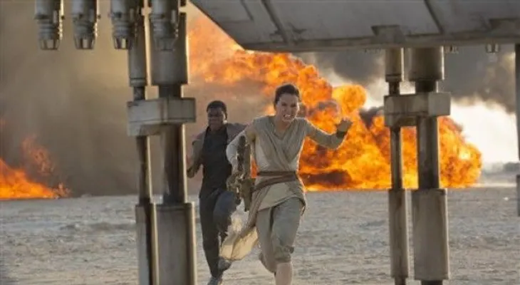 "Star Wars" encabeza las taquillas por cuarta semana