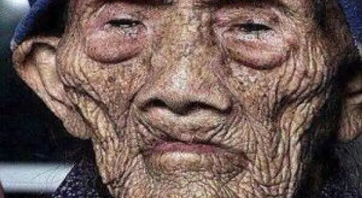 El hombre de 256 años rompe el silencio y revela su secreto