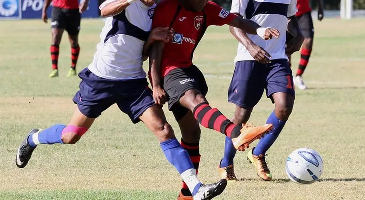 Bauger FC propina goleada por 6-2 a  Delfines del Este FC