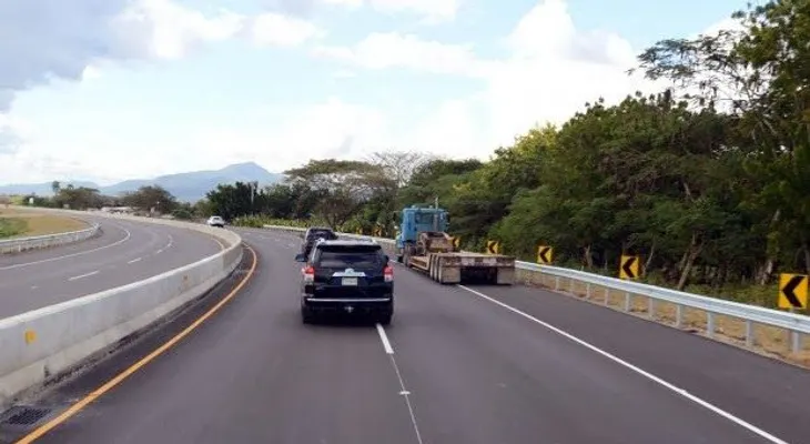 Roban lámparas de recién inaugurada Circunvalación Norte