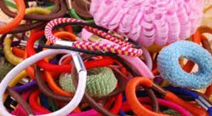 ¿Por qué no debes amarrarte las bandas de pelo en tu muñeca?