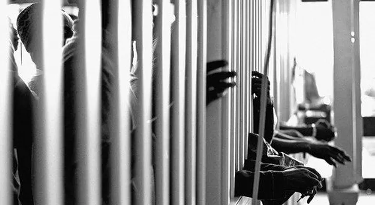 Tres meses de prisión para hombre que alegadamente intentó besar a un niño