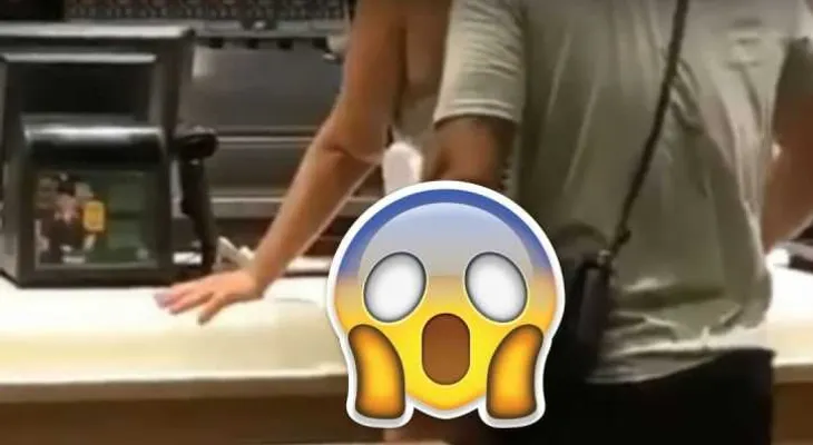 Captan a pareja de clientes teniendo sexo en fila de McDonaldâ??s.