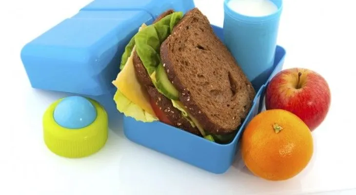 ¿Qué alimentos debe incluir la lonchera de tu hijo?