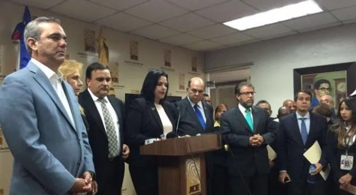 6 candidatos presidenciales depositan documento ante JCE