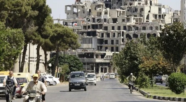 Serie de ataques suicidas deja decenas de muertos en Siria