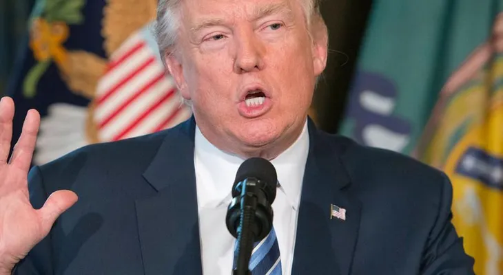 A 100 días de su presidencia, Donald Trump está confundiendo a sus críticos