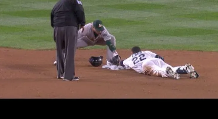 Robinson Canó fija récord de Grandes Ligas con su doble 30