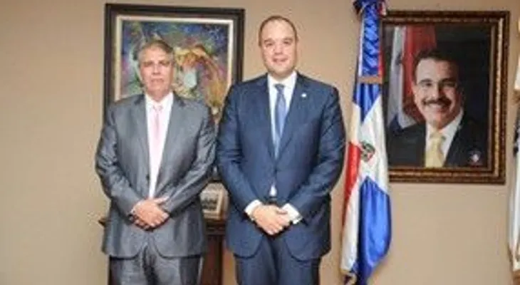 Ministro de Industria y Comercio recibe visita de diplomático cubano